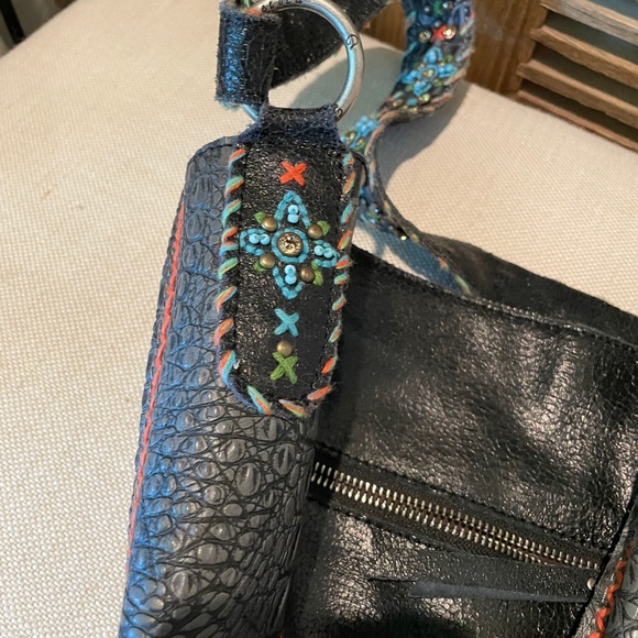 Hand embroidered Indian head purse - Picture 6 of 12